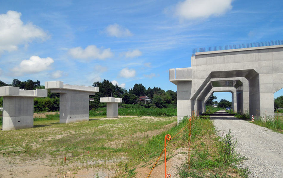 東北中央自動車道 荒屋舗橋上部工工事 現場画像